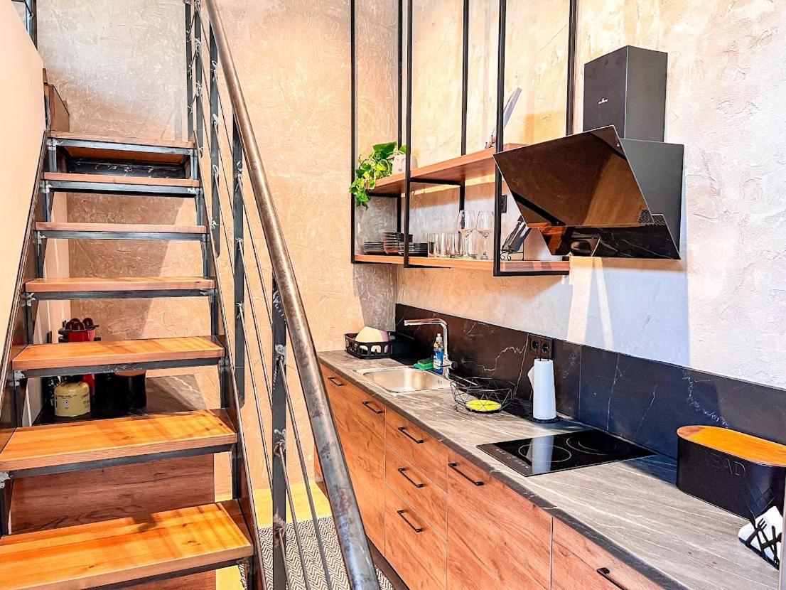 Mini Loft Apartment Kalamata Bagian luar foto